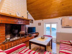 Apartment and Room Cicko - One Bedroom Apartment with Terrace and Sea View Attic