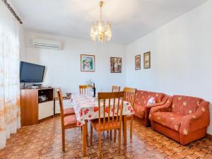 Apartment Mia-Three Bedroom Apartment with Sea View Terrace