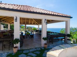 Apartment with sea view in Orasac