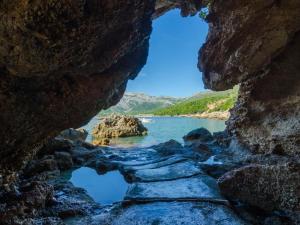 Villa Sea Edge - Three Bedroom Villa with Sea View