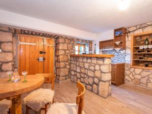 Villa Lazini Dvori - Two Bedroom Stone House Villa with Private Pool