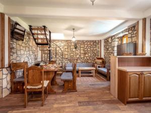 Villa Lazini Dvori - Two Bedroom Stone House Villa with Private Pool