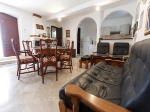 Villa Balarin - Five Bedroom Holiday Home with Terrace and City View