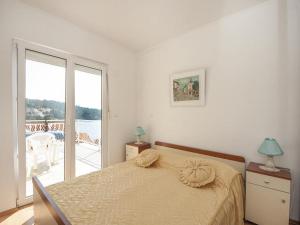 Berties Lodge - One Bedroom Apartment with Terrace and Sea View A2