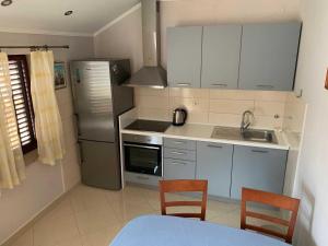 Apartments Nives - Three Bedroom Apartment with Terrace and Sea View