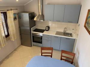 Apartments Nives - Three Bedroom Apartment with Terrace and Sea View
