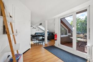 BackHome - BUSINESS&FAMILY - Parken, 3-Zimmer, SmartTV, Balkon, Waschmaschine, ruhige Stadtrand-Lage, Netflix, 60qm, 24h Checkin