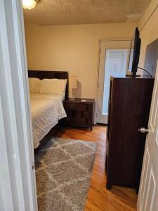 Comfy Getaway minutes from UBS Arena