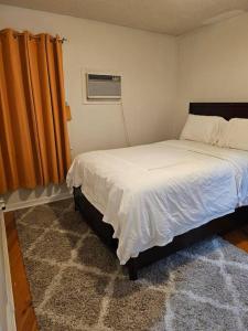 Comfy Getaway minutes from UBS Arena