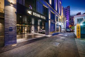 Hound Hotel Hadan