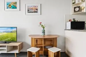 Apartment with Pool Access a minute to the Beach - Curl Curl