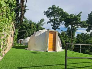 ศูนย์ฝึกอบรมสวนสัตว์เปิดเขาเขียว JJJ