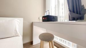 Well Furnished Studio Room at High Floor Tokyo Riverside PIK 2 Apartment By Travelio