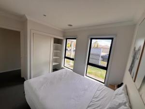 The Lakes Homestead - Shared House