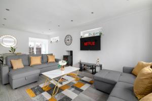 Sittingbourne Lodge, free car park - 4 Cars