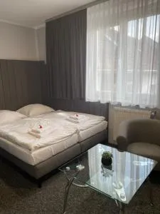 Strzelecka 1 - 迪拉基