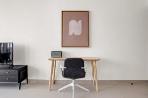 Blueground 5242 Tower pool elev garage DXB-921