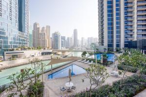 Blueground 5242 Tower pool elev garage DXB-921