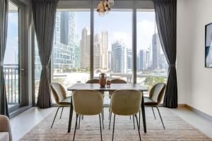 Blueground 5242 Tower pool elev garage DXB-921