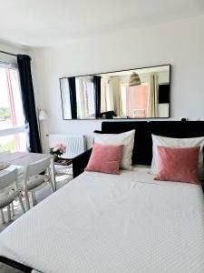 Appartements Lakeside Provence - Appartement classe 4 etoiles, Vue sur le lac, Parking sous-sol, double clim : photos des chambres