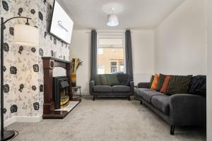 Stylish Home, Sleeps 6, Free Parking, Smart TV, Free Wi-Fi, Perfect For Groups