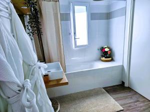 Appartements Lakeside Provence - Appartement classe 4 etoiles, Vue sur le lac, Parking sous-sol, double clim : photos des chambres