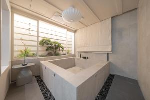 Phòng Giường Đôi Có Bồn Tắm Spa (Double Room with Spa Bath)