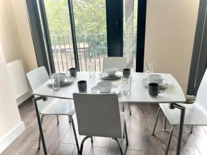 London Riverside Apartment Retreat