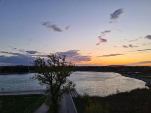 Appartements Lakeside Provence - Appartement classe 4 etoiles, Vue sur le lac, Parking sous-sol, double clim : photos des chambres