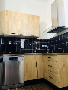 Appartements Meubles de l'Arsenal coeur de ville ! : Appartement avec Douche