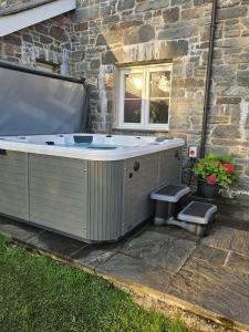 Stunning Barn Conversion with HOT TUB and ALPACAS - Ty Cerrig Barn