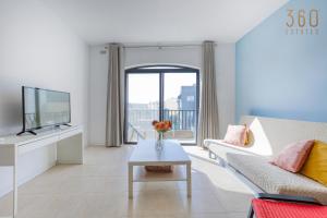 Stylish 3BR Apt with panoramic balcony in Qawra by 360 Estates