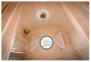 Višňovka - maringotka uprostřed přírody u Kutné Hory