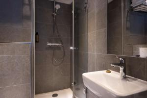 Hotels Hotel Des Mines : photos des chambres