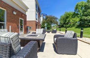 Comfort Suites