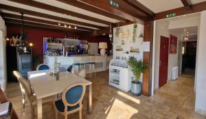 Hotels Hotel Saint Jacques : photos des chambres