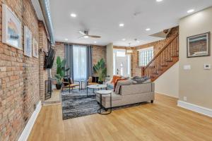 BriKCtoria 1102 home