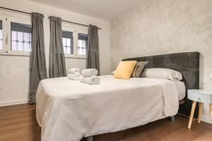 Central apartment with private patio by REMS