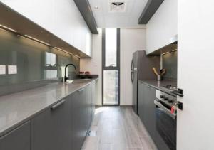 Elegant 2BR Mesk 1 Apt with Stunning Urban Views by Vibel