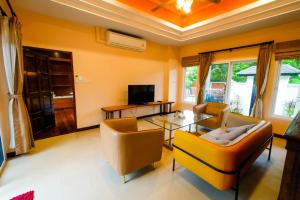 Luxurious large size swimming pool villa in Rawai