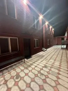 Red Family Hotel - Metsamor