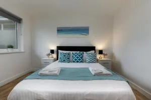 Stunning 1-Bedroom Apartment with Private Balcony - Tower Point, Enfield - 恩菲尔德