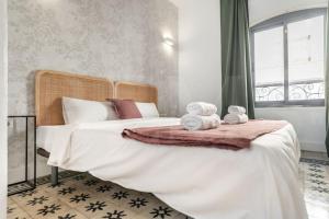 Sophisticated apartment with terrace by REMS