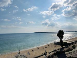 Studio en bord de mer avec terrasse, idéal pour 2 personnes - proche commerces et Casino, La Baule - FR-1-245-68