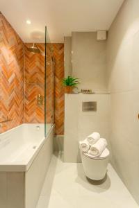 2bed Kings Road Chelsea Apt, London