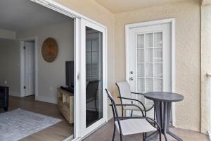 Corner Beach Front Unit - Beach Place #412