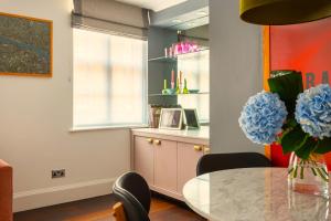 2bed Kings Road Chelsea Apt, London