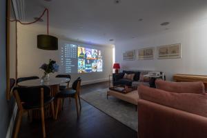 2bed Kings Road Chelsea Apt, London