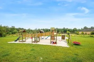 Large 30-Person Holiday Home With Pool And Spacious Activity Room - 5000 - Brædstrup