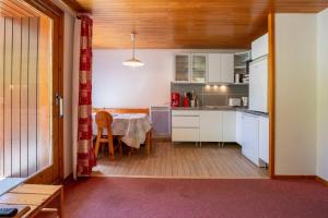 Sherpa 11 on the snow front of Mottaret